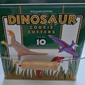 Williams Sonoma Dinosaur Cookie Cutters Set of 10 2004 Tin & Recipe